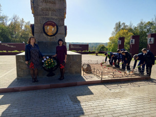 возложение цветов в честь празднования 80-й годовщины освобождения Руднянского района Смоленской области от немецко-фашистских захватчиков - фото - 1